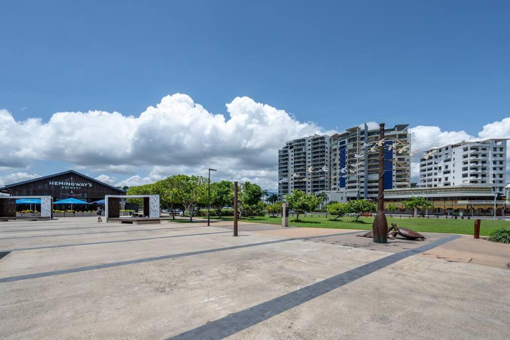 An Adorable On Abbott - Stunning Views Apartment Cairns