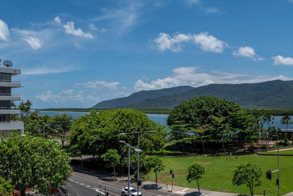 Apartment An Adorable On Abbott - Stunning Views *