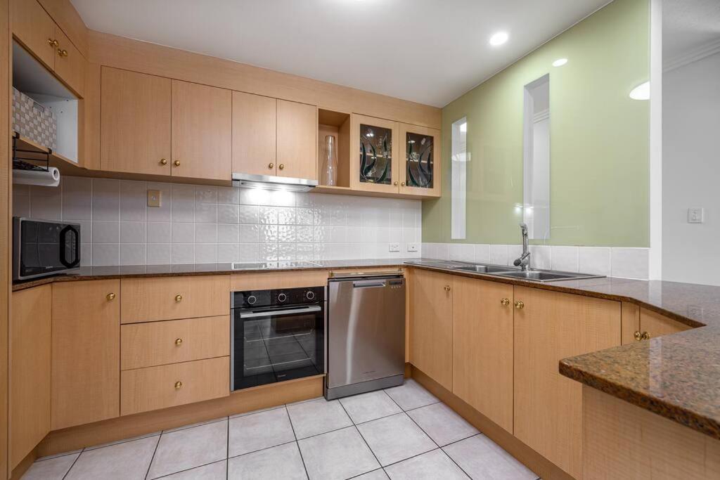 Apartment An Adorable On Abbott - Stunning Views