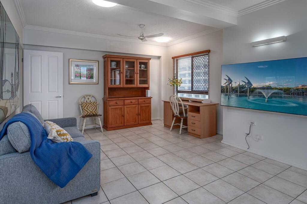 Apartment An Adorable On Abbott - Stunning Views *