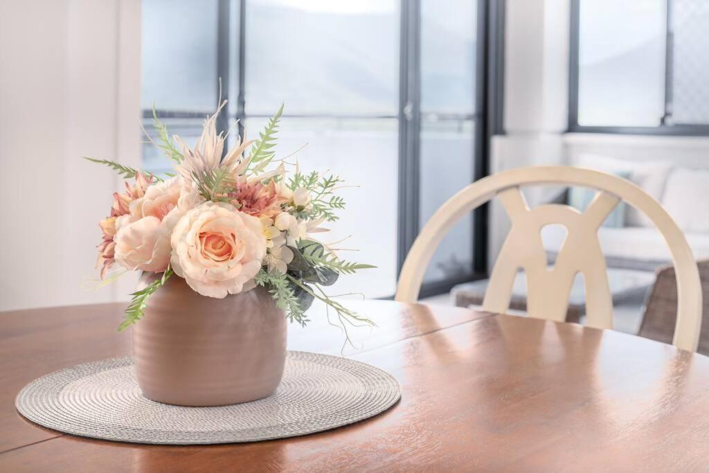 Apartment An Adorable On Abbott - Stunning Views