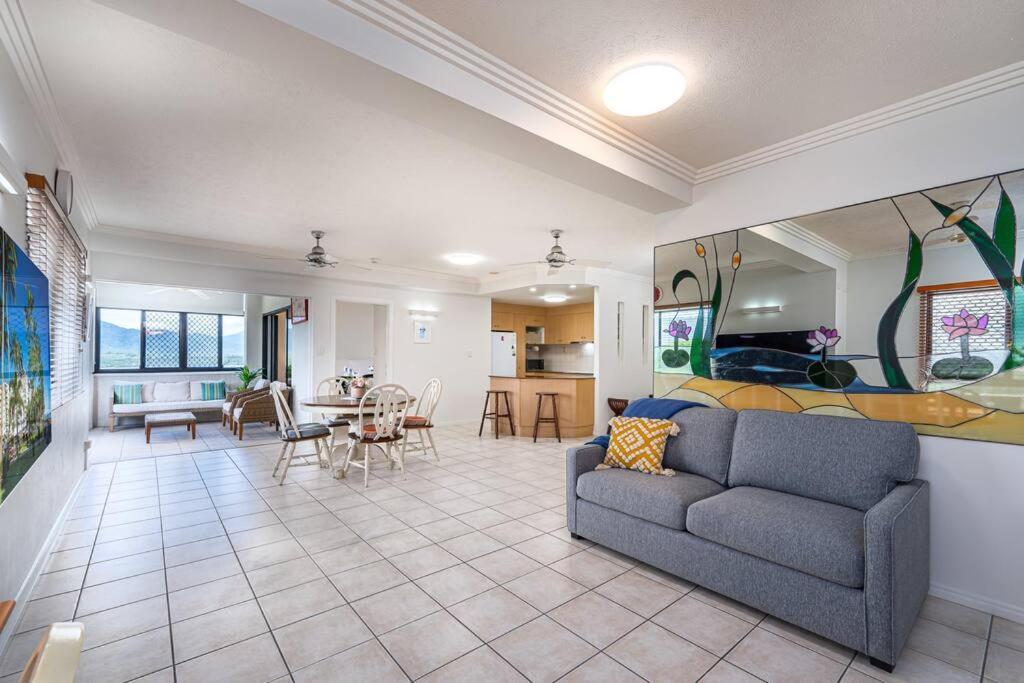 An Adorable On Abbott - Stunning Views Cairns